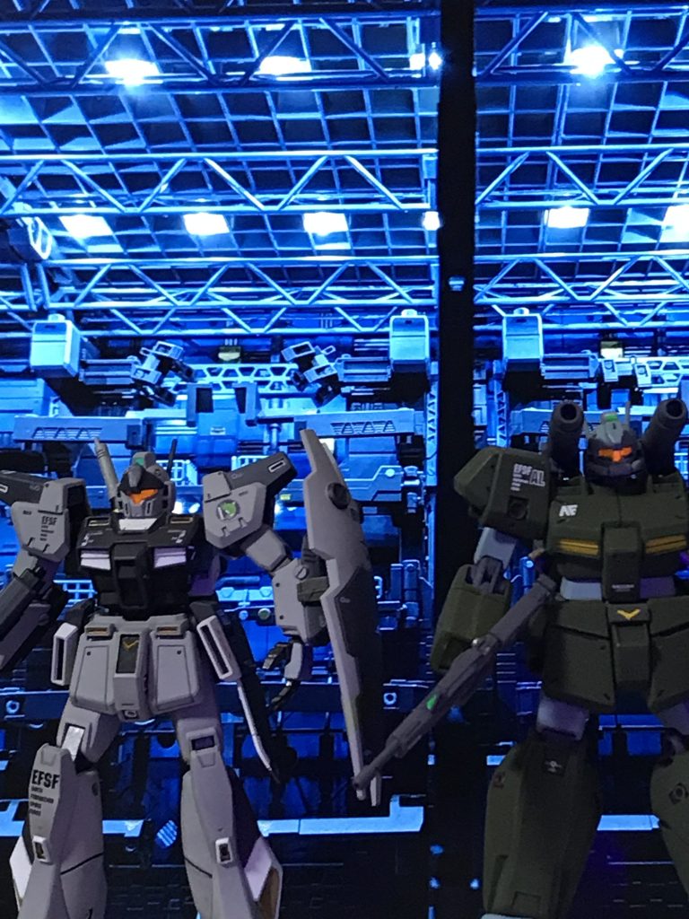 格納庫内でモンシア、ベイト、アデルとの再会・・・。