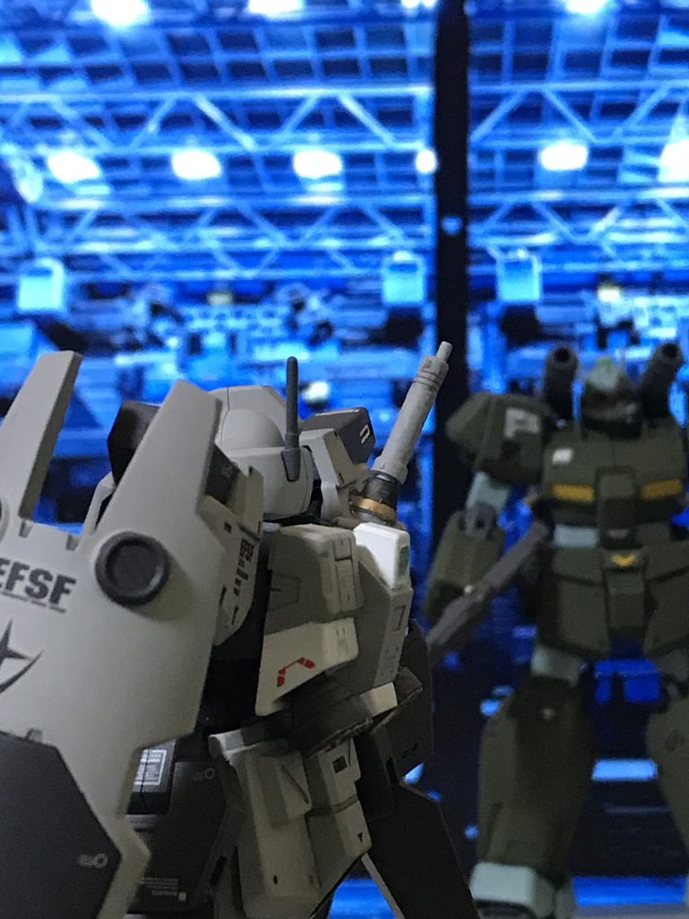 奪取されたコロニーは月への落下コース・・・。我々に出来ることはもうない・・・。