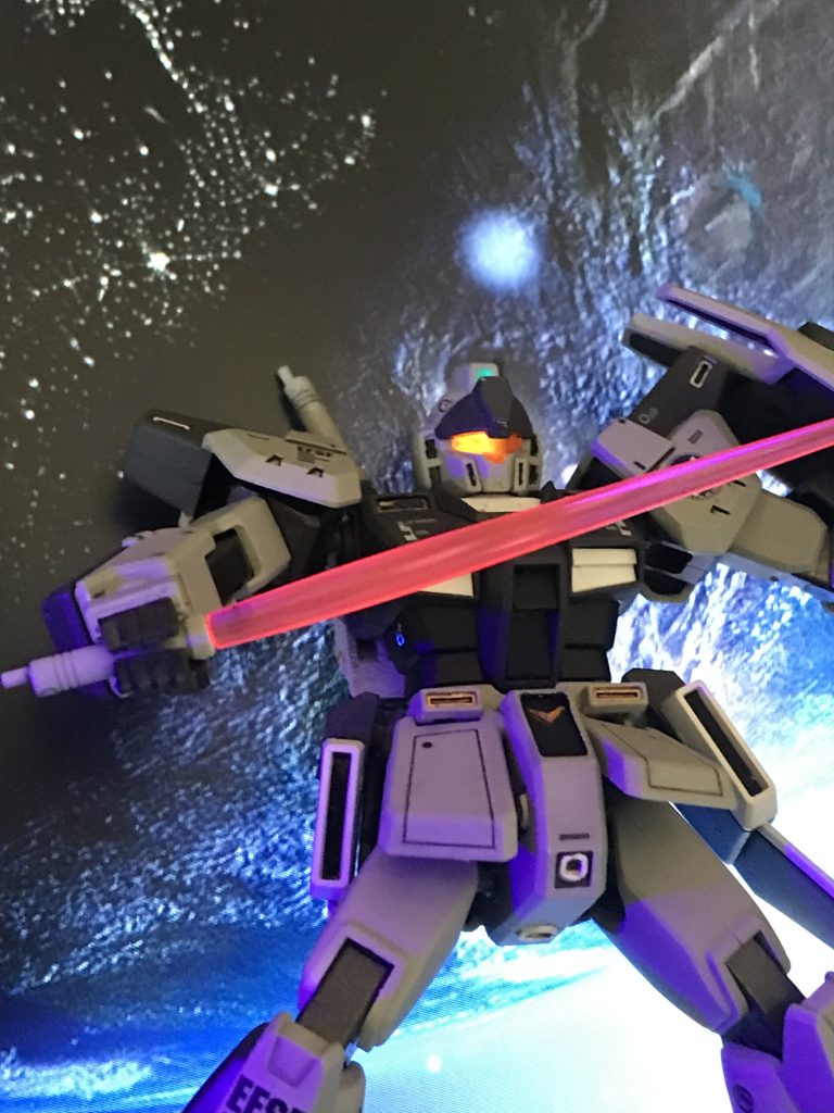 巨大なコロニーが眼前にせまり、自分の力の無さを痛感する隊員・・・。