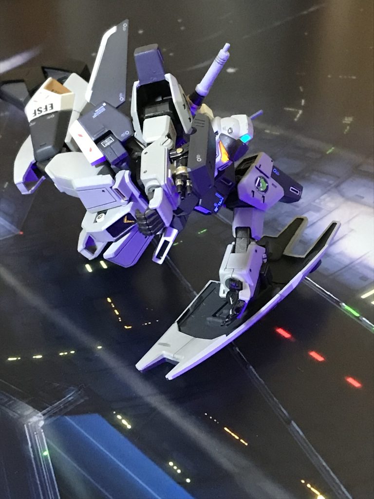 しかし奮闘むなしく、コロニーは落下コースへ・・・。敵味方入り乱れる空域でエネルギーは尽き、残存武器も僅かとなり撤退を余儀なくされる・・・。