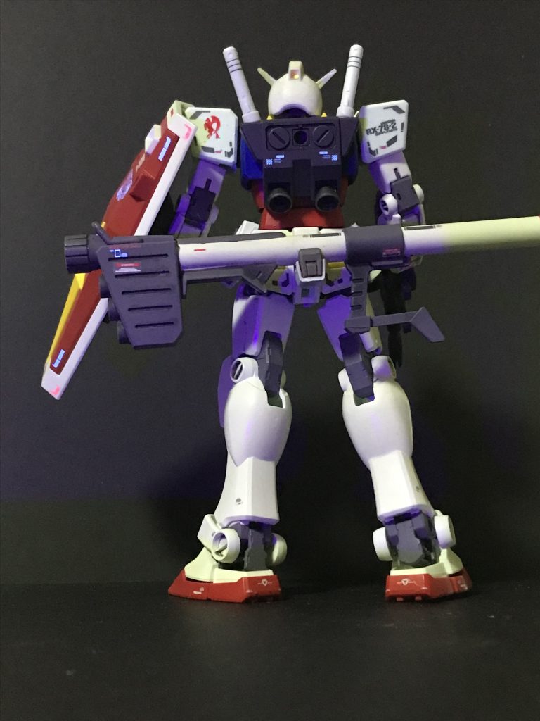 ランドセルはEGのものだとバーニアが一体成型で塗装しにくい為、HGUCのランドセルに変更しました。マウントが同じなので無加工で取り付け出来ました。