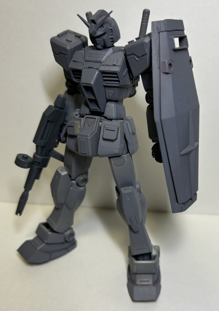 捨てサフ吹きで傷と汚れを確認しています。写真で見るとなかなか接着剤やら切り傷やら目立っているので、やすりがけして綺麗にしていこうと思います。