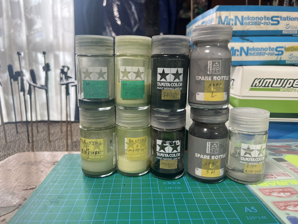 今回使用した塗料 RGに合わせてグリーンは4色選定し塗装しました 