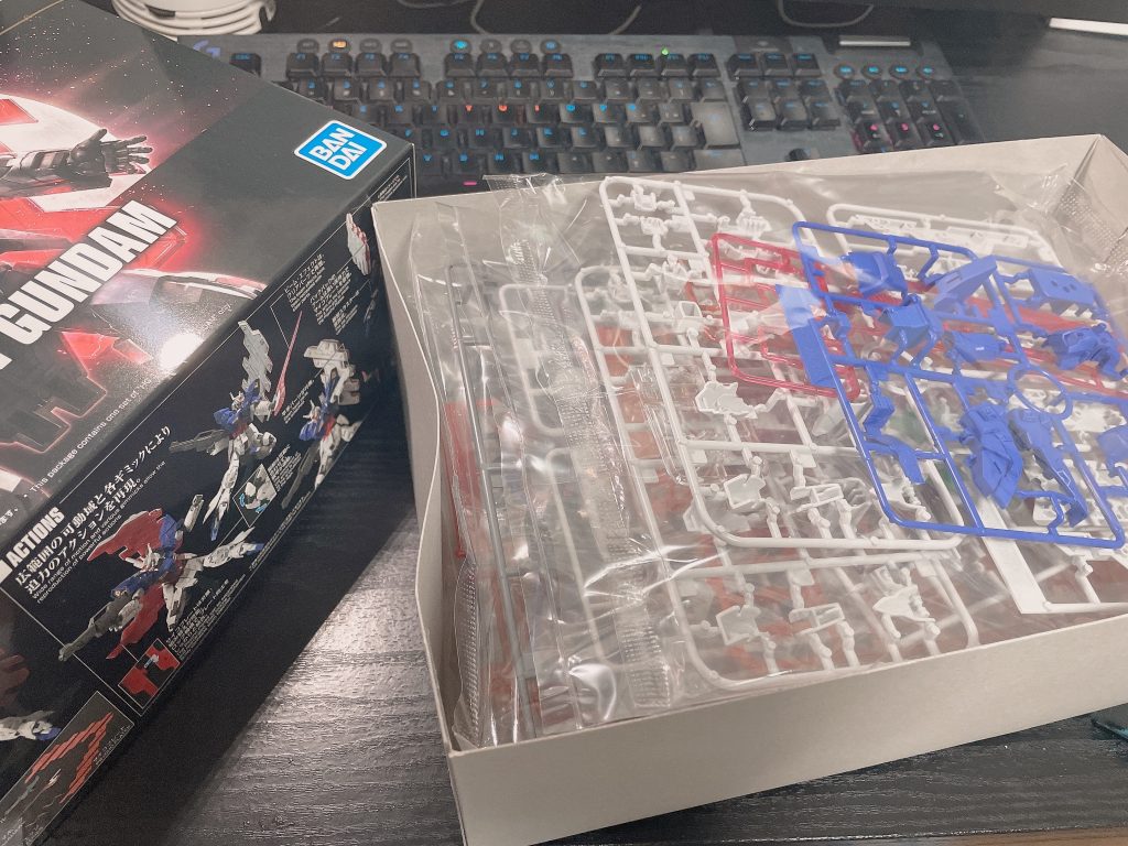 制作工程は箱を開け説明書を眺めてニヤニヤしたら一日目は終了