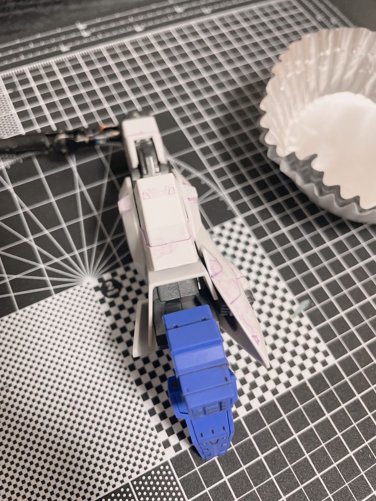 スミ入れはホワイト部にはパープルを使っていい感じに