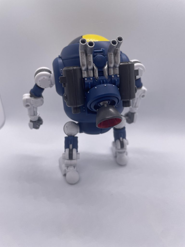 背中側。シルバーとガンメタで部分塗装。ちょんちょんと細かく塗ったシルバーの丸ポチがアクセント。