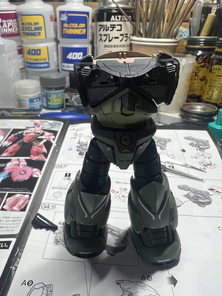 内部フレームのメッシュ部分はエナメルシルバーで部分塗装しました