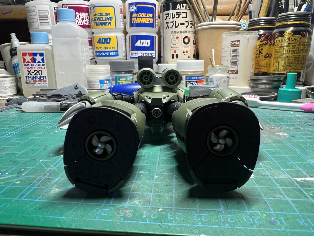 スクリューやアイアンネイルはシルバーで塗装