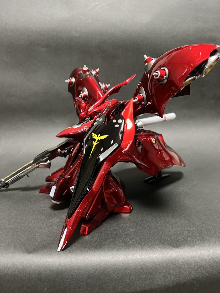 ファンネル基部もスターブライトアイアンで塗り分けてアクセントも納得の仕上がり。日頃、シールド、武器は手抜きしがちでしたが、今回はしっかりディテールと塗り分けを行いました。