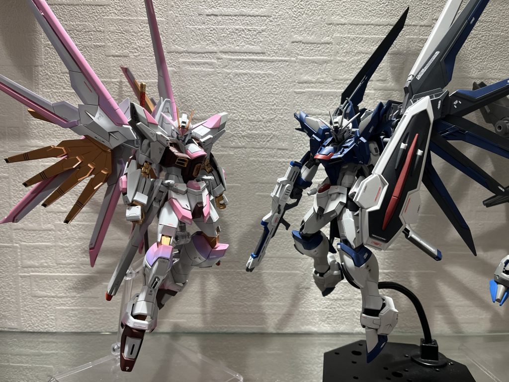 普段は本体ホワイトにはニュートラルグレーⅠを使うことが多いのですが、明るく仕上げたかったのでホワイトを使いました。本当はもっと寒色なホワイト？を探すつもりだったのですが、手元にあるものを使いきりたかったので使用しましたが隠ぺい力が低く何層も重ね塗りしました、、