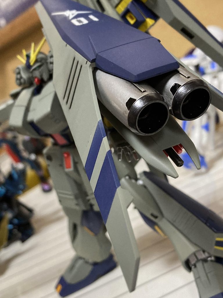 全体的に艶消しで仕上げておりますが、内部のフレームや砲身は光沢に仕上げています。