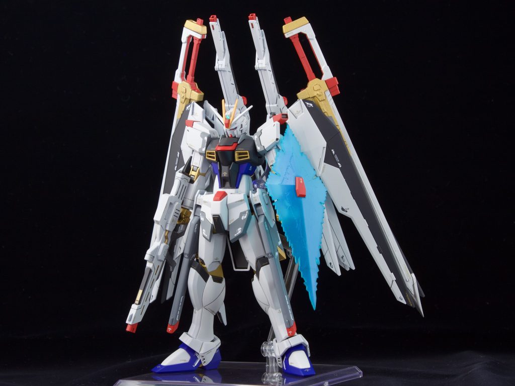 全体のパーツ構成はこのようになっています。胴体・腰・脚・バックパックはフリーダム。頭部・腕はインパルス。武装はデスティニーインパルスとライジングフリーダム。