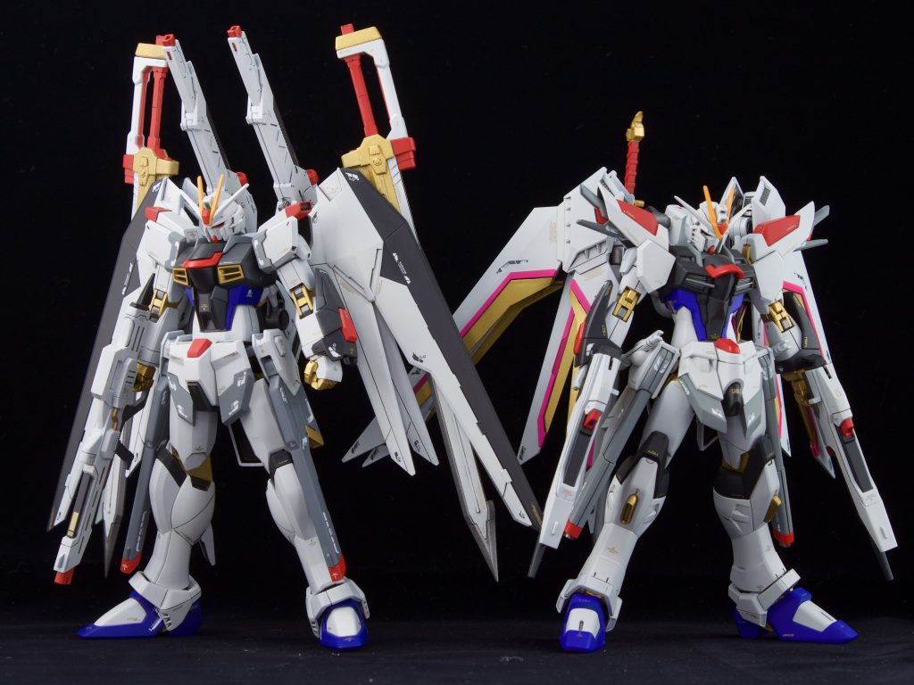 前作のライジングフリーダム弐式とカラーリングを合わせて同じコンパス所属機であることを表現しました。