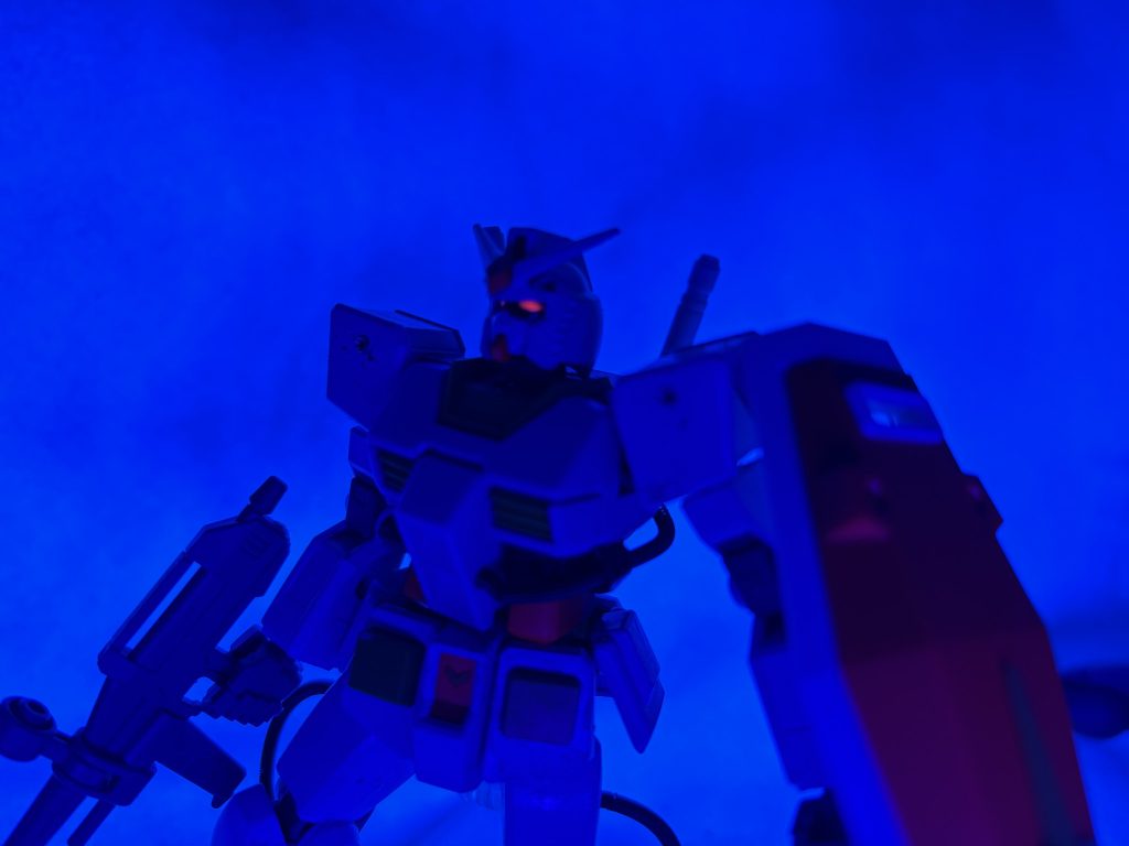 中身はザクだから赤目