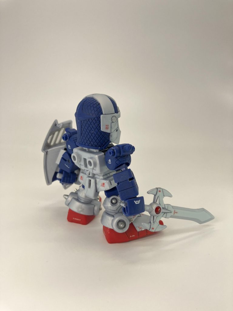 アーマー各所のスパイクはメッキシルバーで✒️このシルバーのプラスチックは成形色仕上げだと、ウェルドラインやゲート跡が目立つ感じ😥一部マーカーでリタッチしてます🖍️