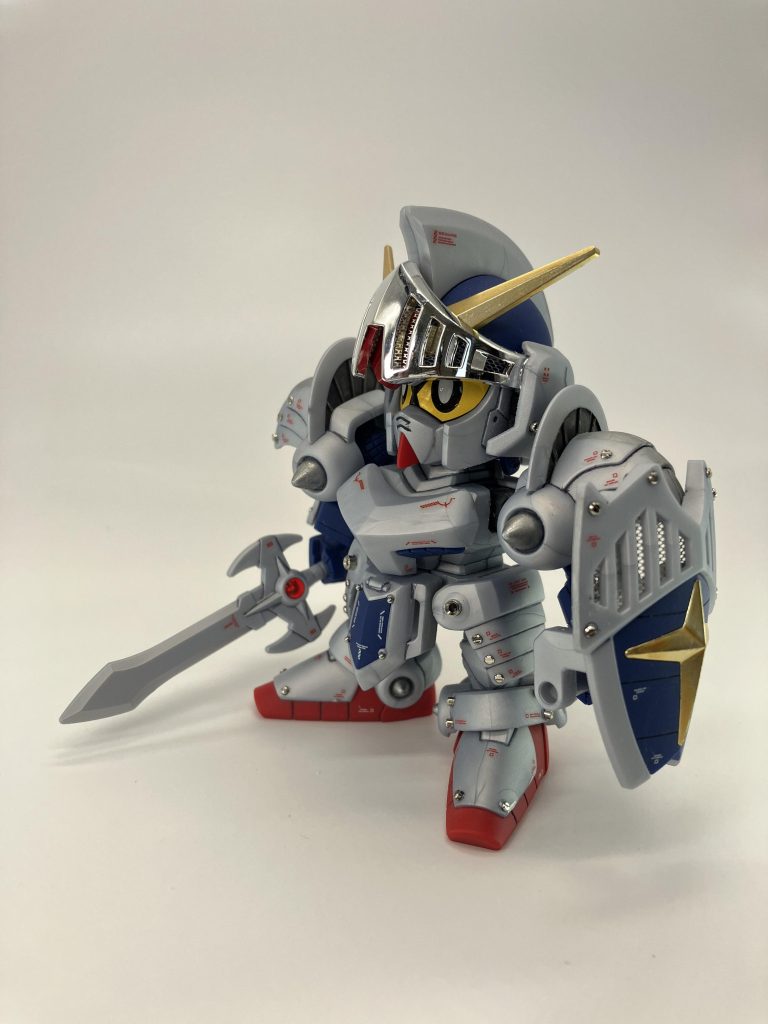 額のガードとナイトシールドにエッチングメッシュを小細工😆また、目は黒目の部分をレジン液でドーム状に塗布してます、上手く光が当たるとアニメや人形っぽくなりますね😏