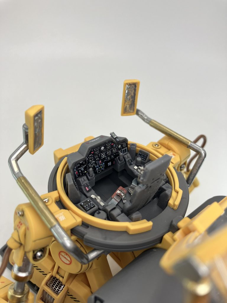 本当はモニターのデカールを探しましたが見つからず、まぁ、この時代のキャノピーはHUD機能搭載ですよ、多分、知らないですが🥳