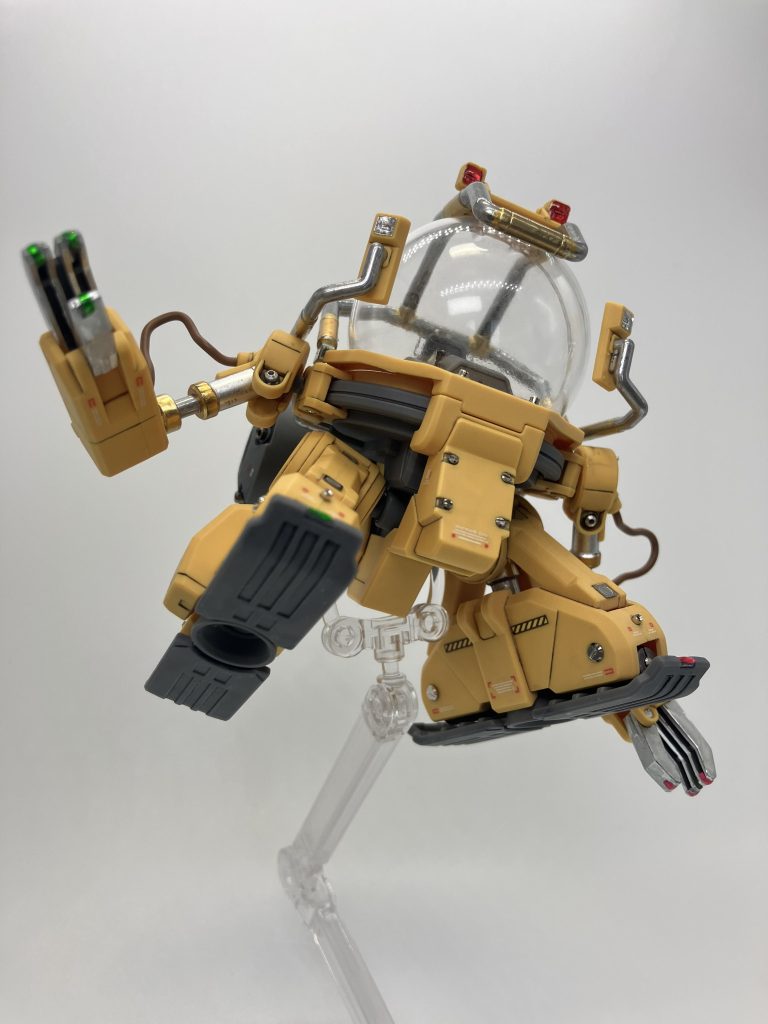 手を加えたコックピットがよく見えるように、キャノピーを5段階まで研磨、おかげで撮影用の光源を反射するまでに🪞