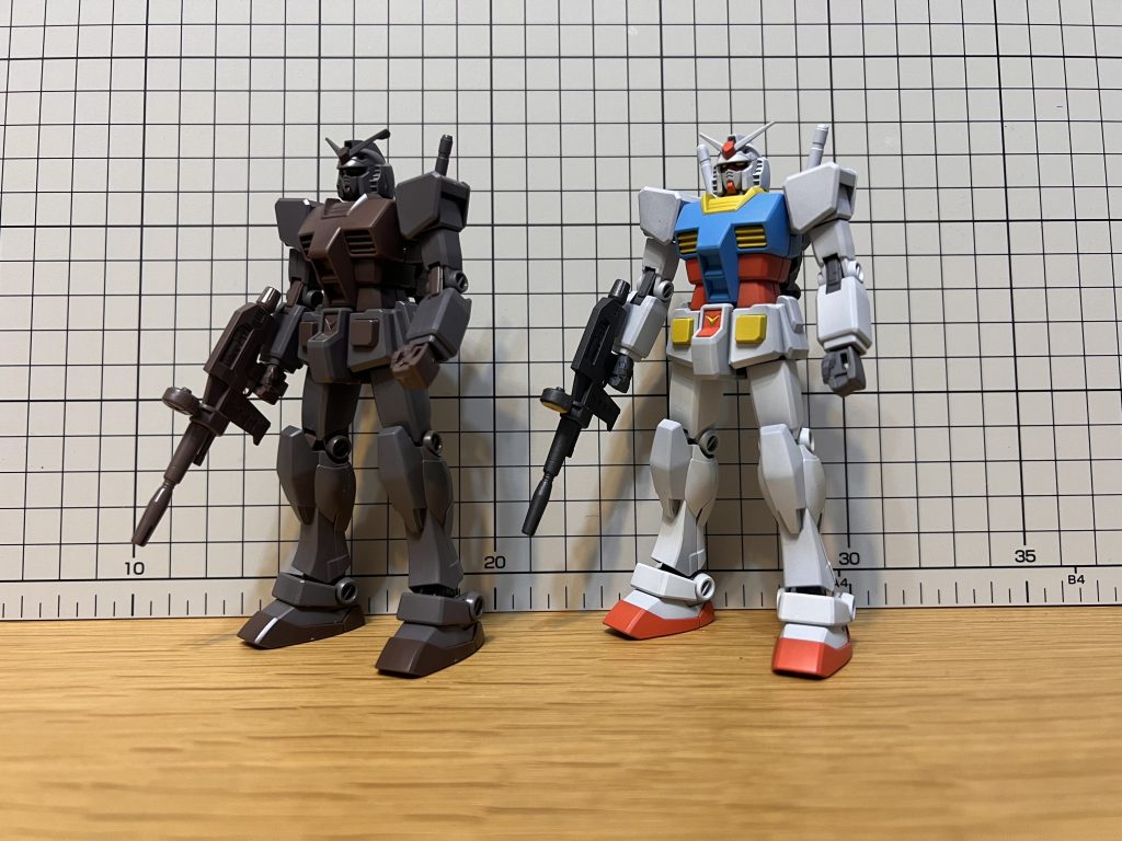 横浜の実物大動くガンダムを見に行った時にもらった無塗装のエコプラと比較