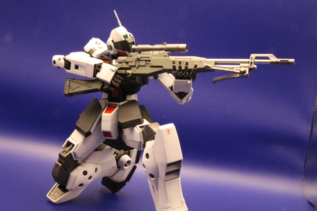 でもこの狙撃ポーズ、きっと誰でも心が震えます!配色は自分の連邦カラーのパンダを目指しましたが、パト◯イバー感が。警視庁とか書いてありそう。色彩センスがほしいです…