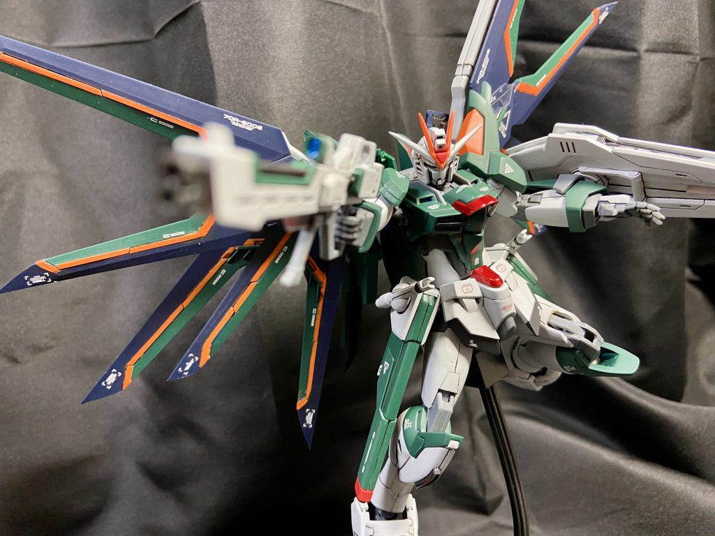 塗装以外は全身のシャープ化と足腰の延長を施しました👍