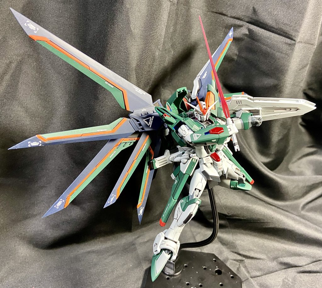 ビームサーベル構えフリーダムはフルバーストよりビームサーベルで暴れるシーンが個人的に好きです!