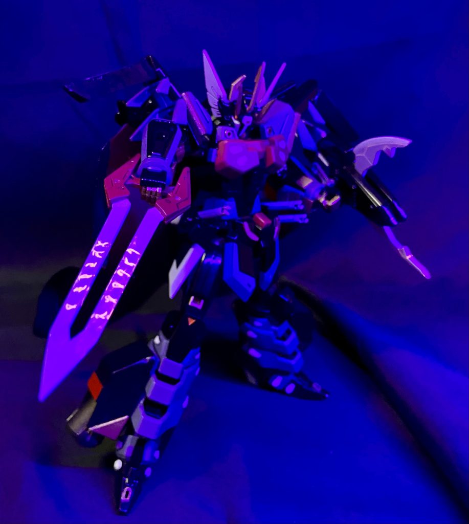 剣を初め、蛍光塗料を各所にこの辺はもっと練習したい！