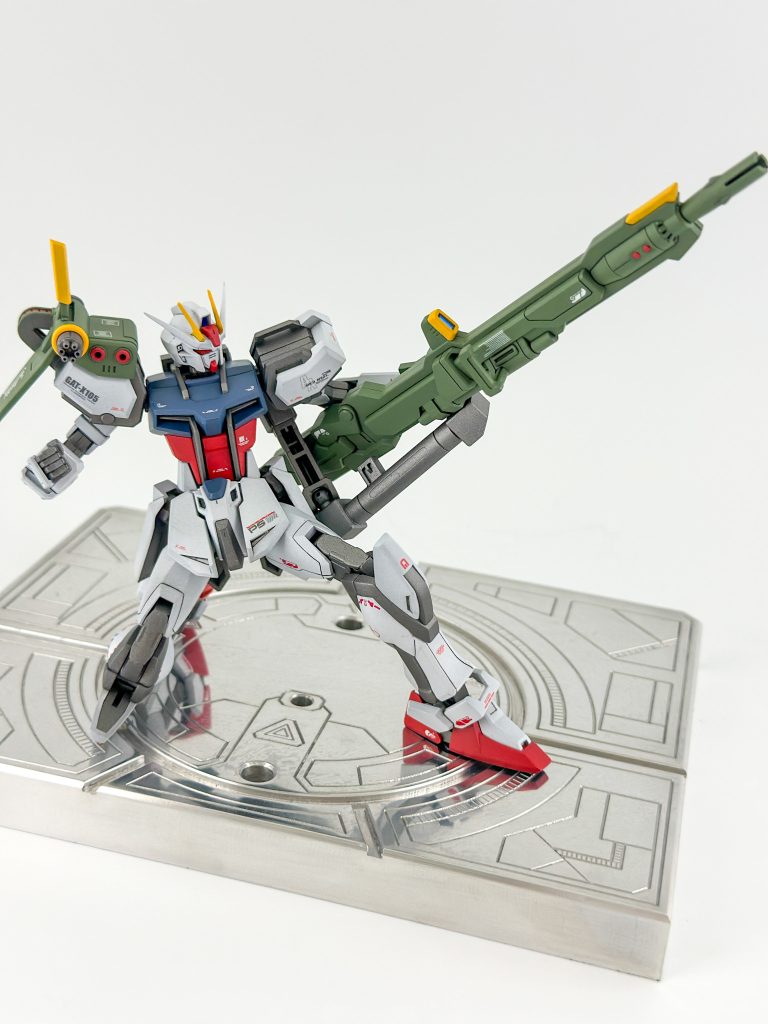 EGストライクは足回りもそこそこ動くのでたち膝なんかも。撮影中に股関節が緩くなってきたので調整が必要ですね。EGストライクはみんなそうです。