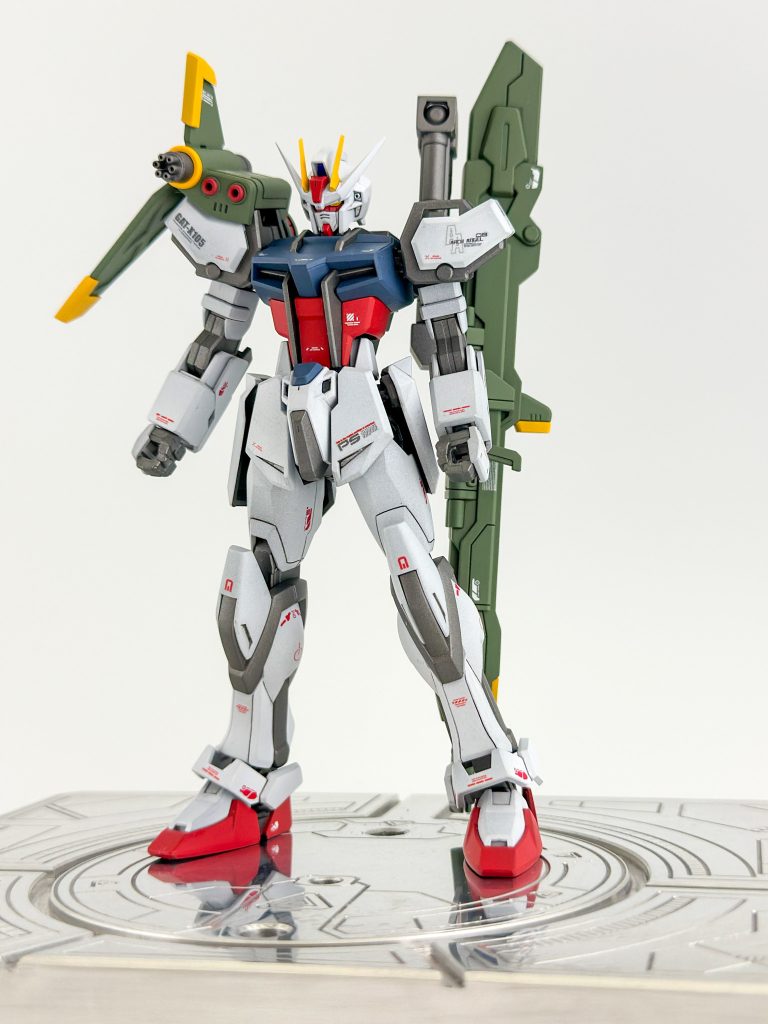 ランチャー装備。肩のバルカンはコトブキヤのガトリングパーツに置き換えました。