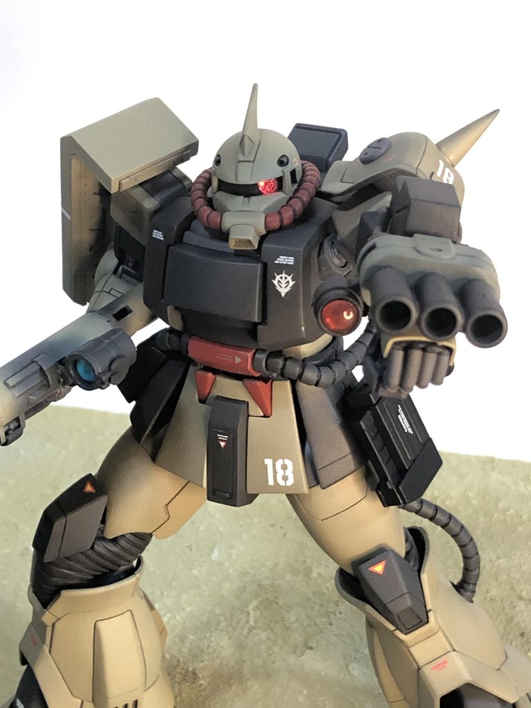 左腕はグフから移植し3連ガトリングを装備