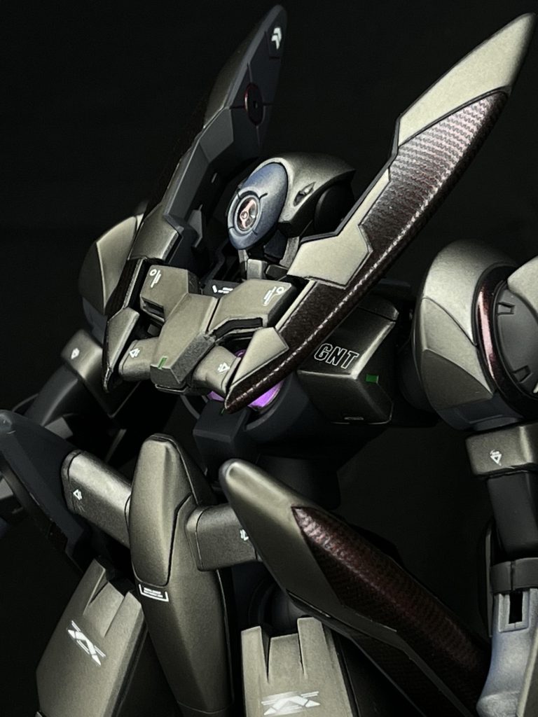 GNドライブのパープルは付属のシールの上からイチかバチかでパール塗装したものをレンズの中に貼ってます シールは生きてるし光も拾う様になったので成功でした✨