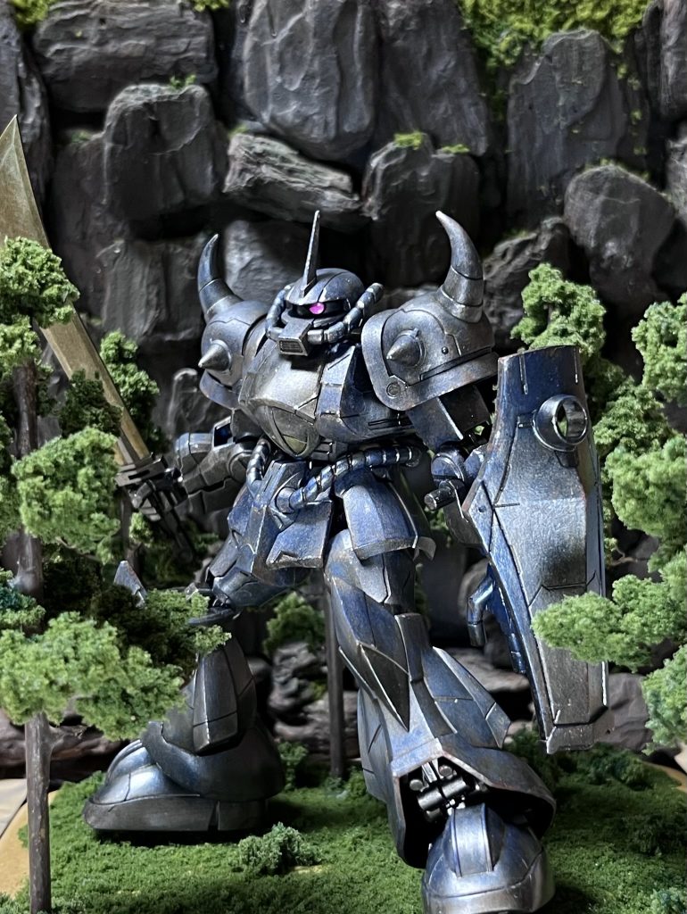 錆び表現について、親戚のめんどくさい男が「ガンダムって何の金属で作られてるんすか？宇宙でも錆びるんすか？」って聞いてきたから、「鉄製に決まってるやろ！宇宙はたまにしか行かへんから錆びるんじゃ！」って言い放ちました。