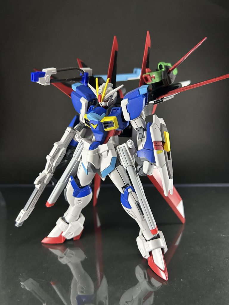 今回はフリーダムをベースに全体的にインパルスに寄せる方向で改造しました。よく見ると顔がフリーダムなんですねーバックパックはゲルググメナースのをフォースシルエットに寄せました名前のアンチェインドは解き放つ的な意味ですね。インパルス時代のシンは何かと色々縛られて窮屈そうだったので、この名前をつけました。