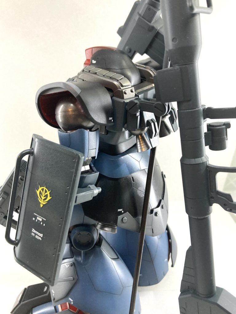 バズーカマウントとシールドを作成。シールドは地上戦闘用のミリタリー感を出したかったので敢えてシンプルデザインにしました。