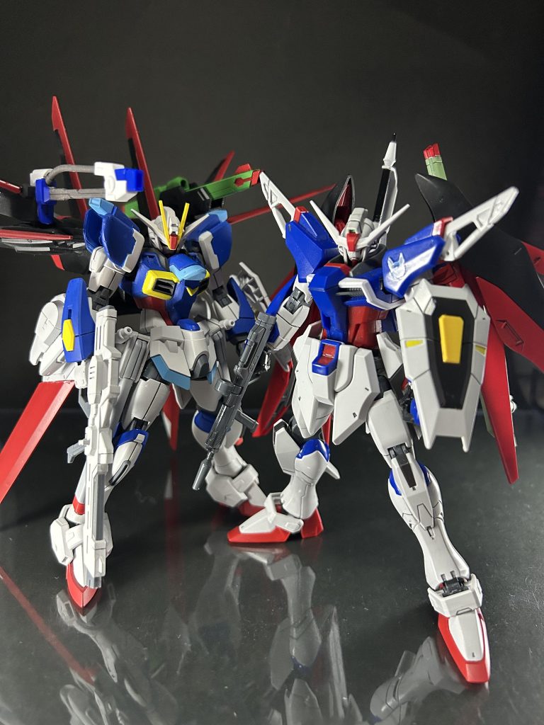 デスティニーと並べるとこんな感じですデスティニー横にいるだけでルナマリアっぽく見えますよね……