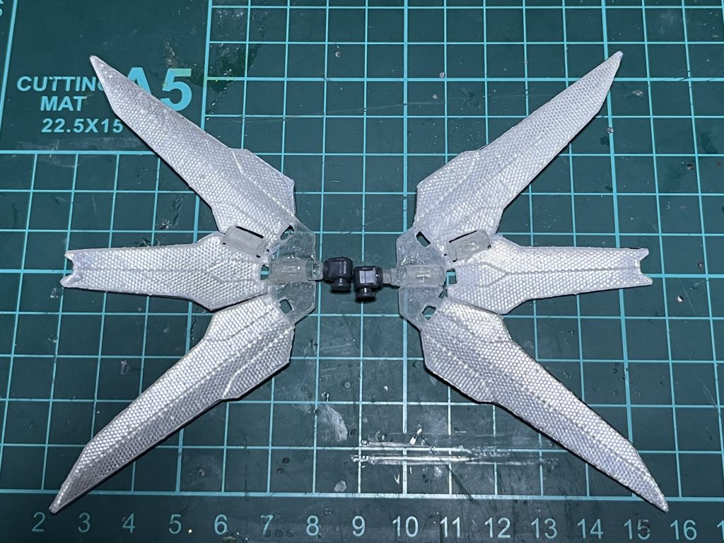 パックに接続されているLEDを外しました。