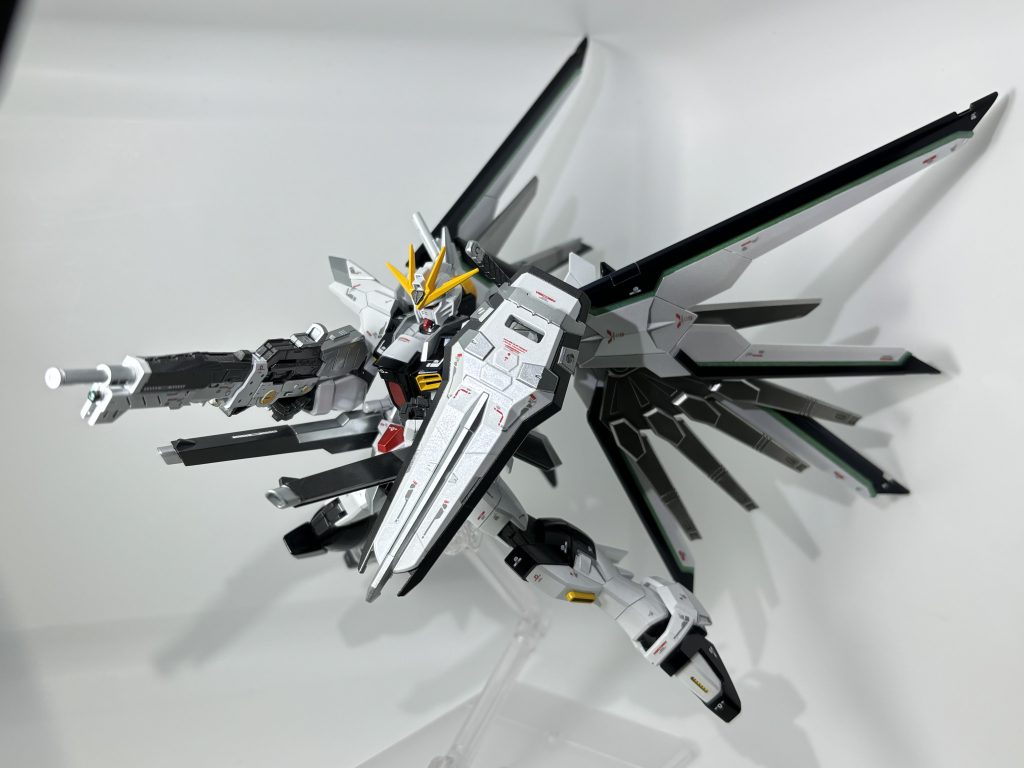 ロング・ビームライフル連結機能を無くし大型化させたビームライフル。取り回しは悪くなったが戦艦主砲並みの威力の砲撃/バースト速射の切り替えが可能でPS装甲への貫通、フェムテク装甲への牽制を目的として装備されている。