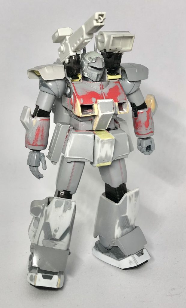 胸部はプラ板とパテで迫り出すように成形し、腹部もプラ板で作り直しました。