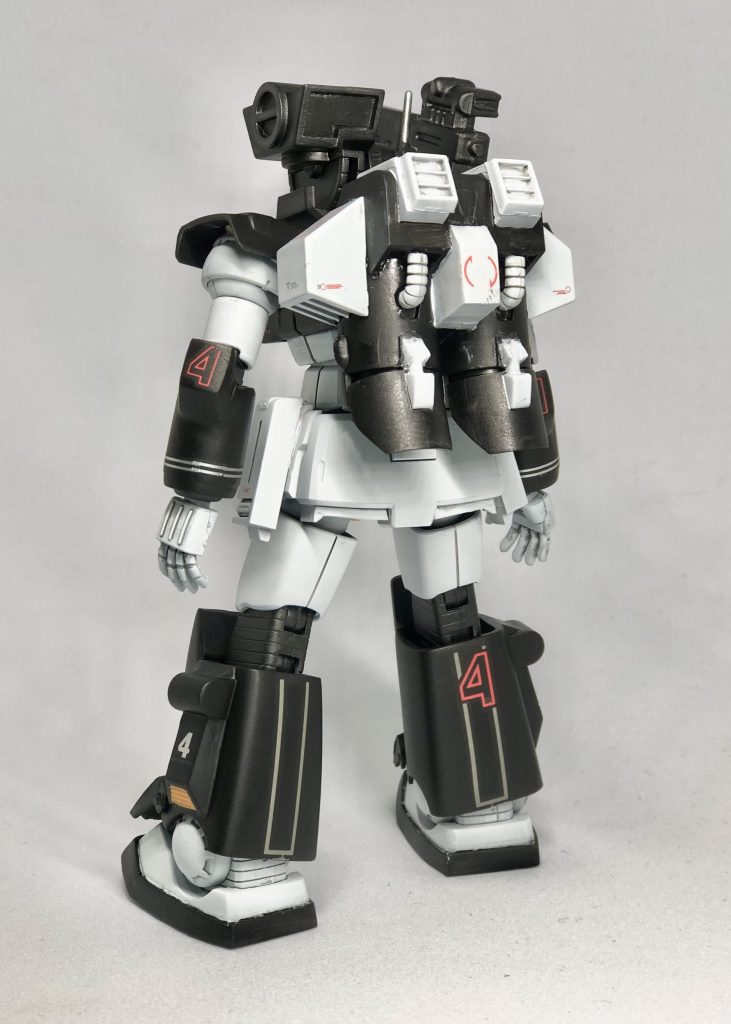 Rev版は細身なので微妙かなぁ…と思いましたが、バックパックと脚部のお陰でドッシリ感は出てる気がします。