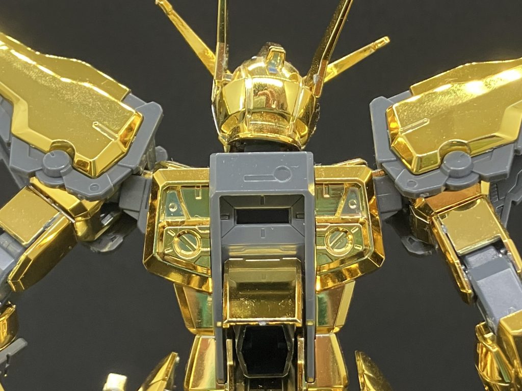 個人的に嬉しい背面実はMGストライクと同じ長方形型の接続穴なので、互換性があるのです…エールアカツキとかオオワシストライクとか夢が膨らみますね