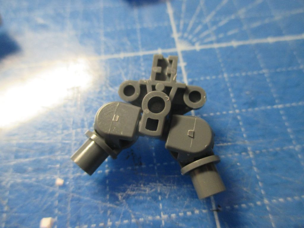 ノーベルガンダム–2枚目/制作者：堺・悠一