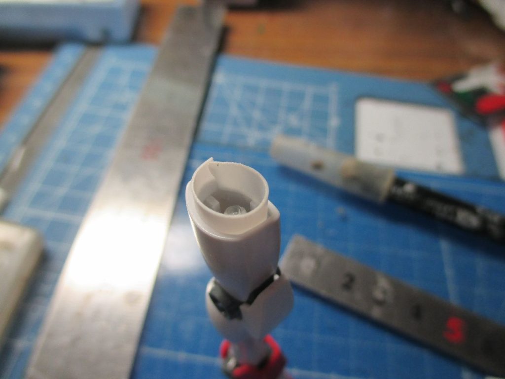 ノーベルガンダム–8枚目/制作者：堺・悠一