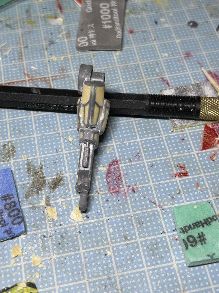 フレームの肉抜きを埋めるくらいしか加工をしていないけど、これをするのとしないのとでは少しだけ違うので、その少しだけに時間をかけてみることに。初めて肉抜き埋めをやったのでかなりガタガタに。