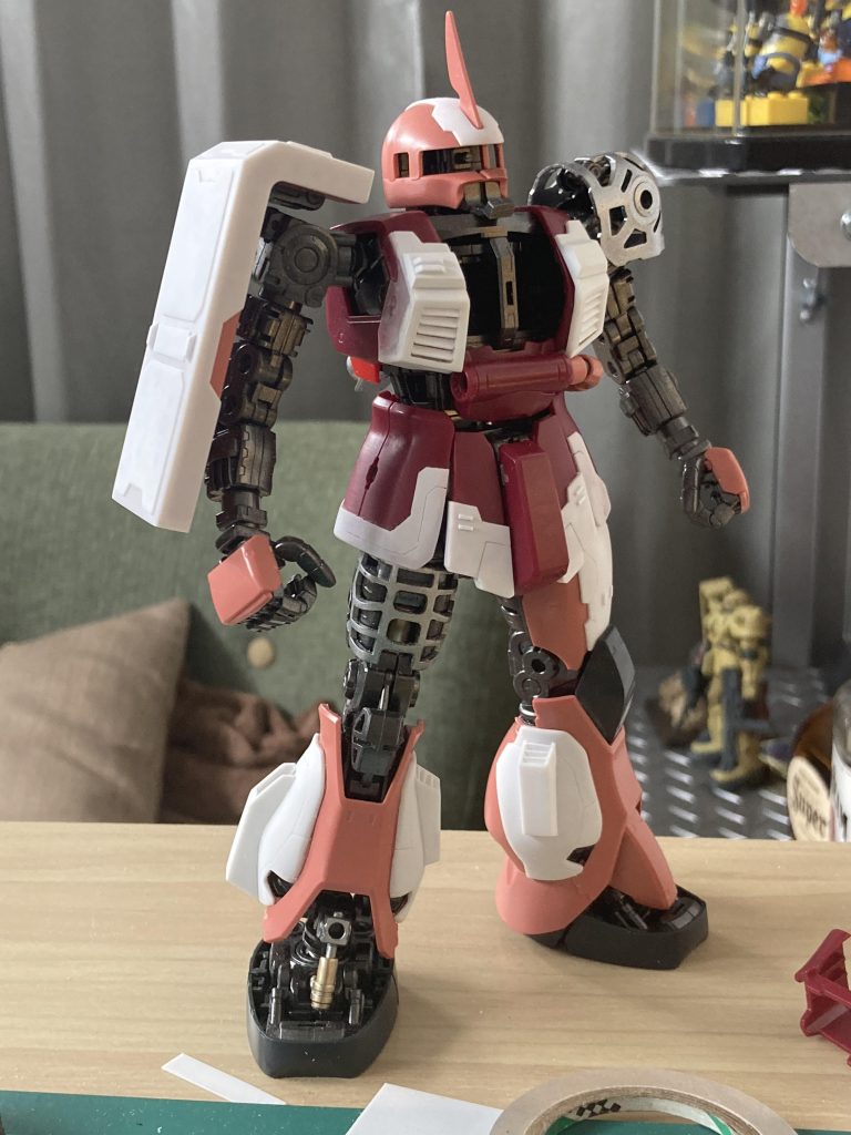 スジボリがヘタでセンスもイマイチなので、プラ板ひっつけてゴマかす。