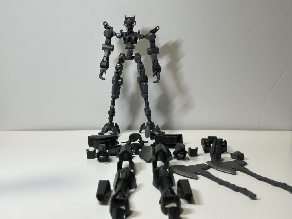 フレームに外装を付けていくのも楽しみの一つ。パチパチはめていくのが気持ちいい