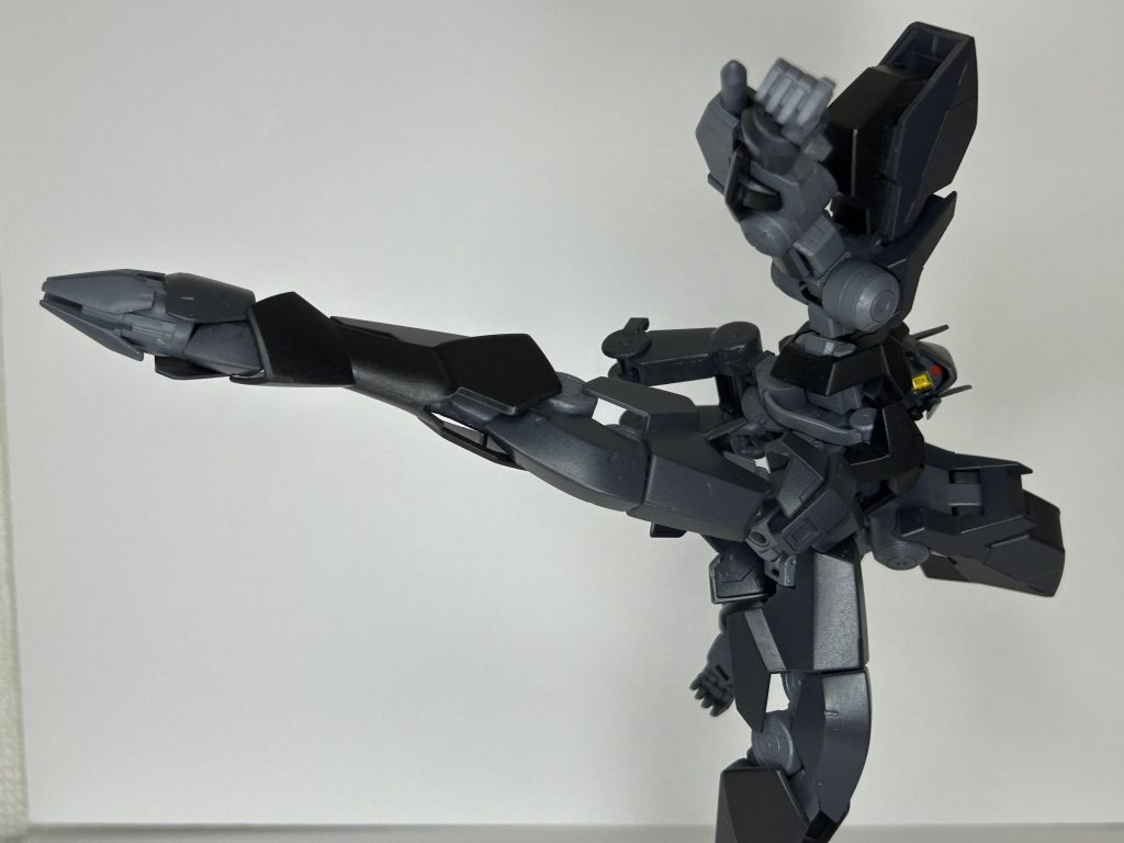 ドリルキック可動範囲が広いので無理なポーズでもかなり決まる