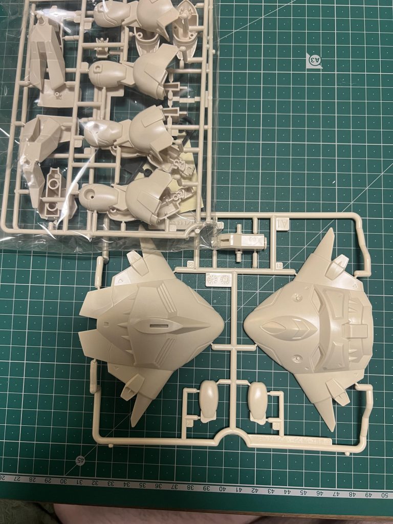 キットは単色成形でした。