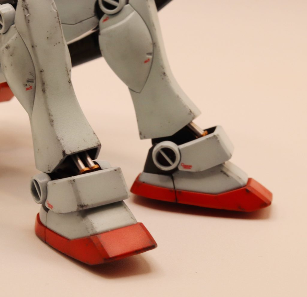 足首の裾を作り、アルミパイプを入れました。