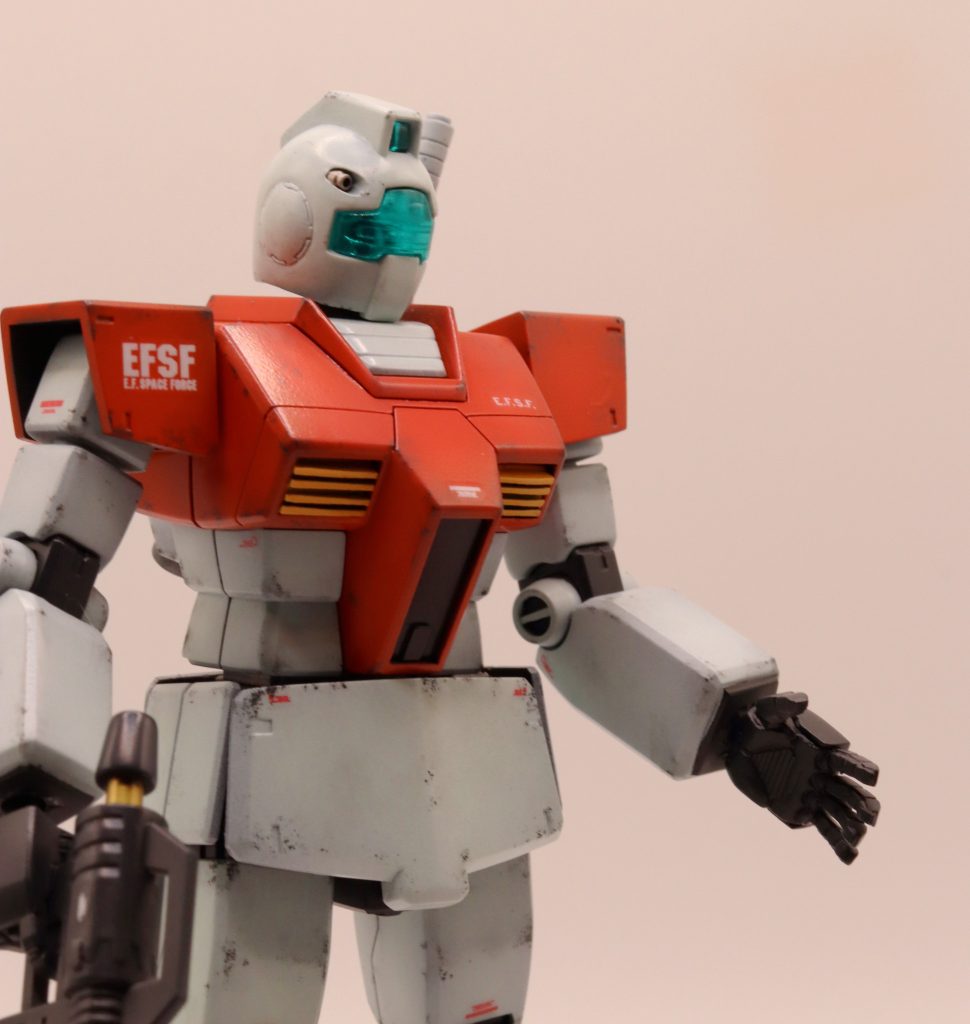 主な改修ポイント・首の延長・左手の指がドムのように外側に広がっていたので、内側に修正・コックピットハッチの延長・胸のフィンを入れ替え（もっと薄いプラパンにすれば良かったかも） 