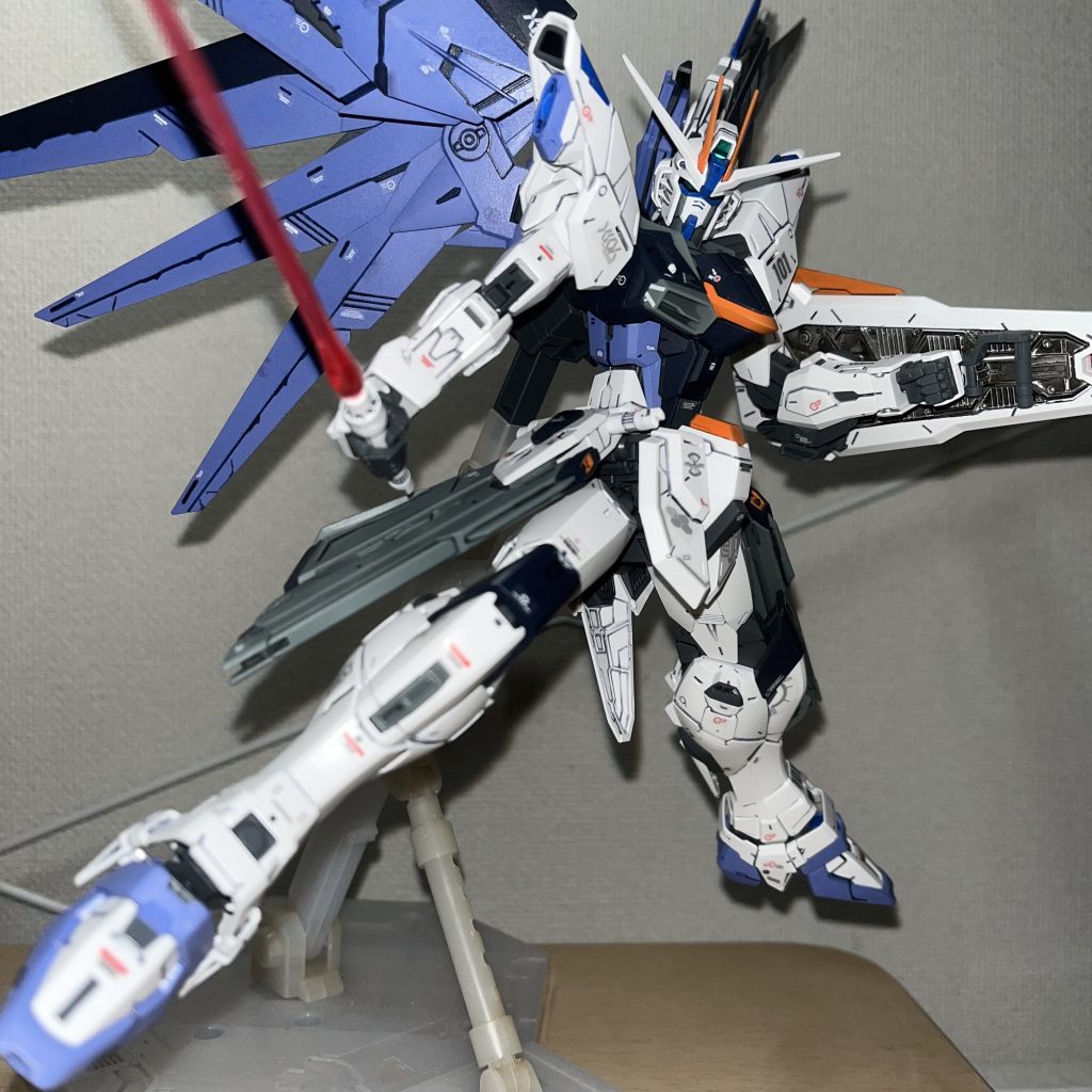 で、こんな感じに!『YZAK JULE』のマーキングが翼に入ってるのでこれはイザーク機です(強引